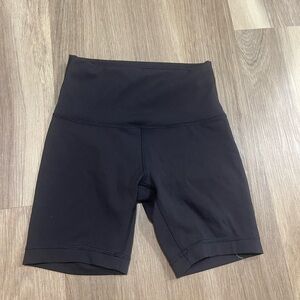 Lululemon Wunder Train High Rise Short 6 in